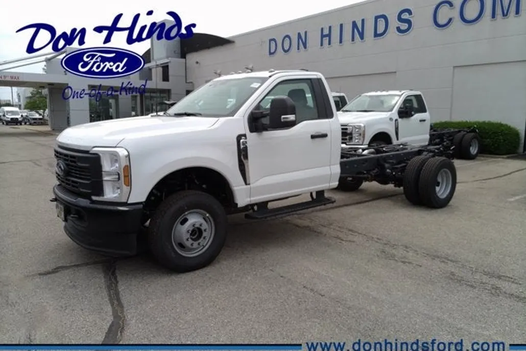 2025 Ford F-350 XL photo 1
