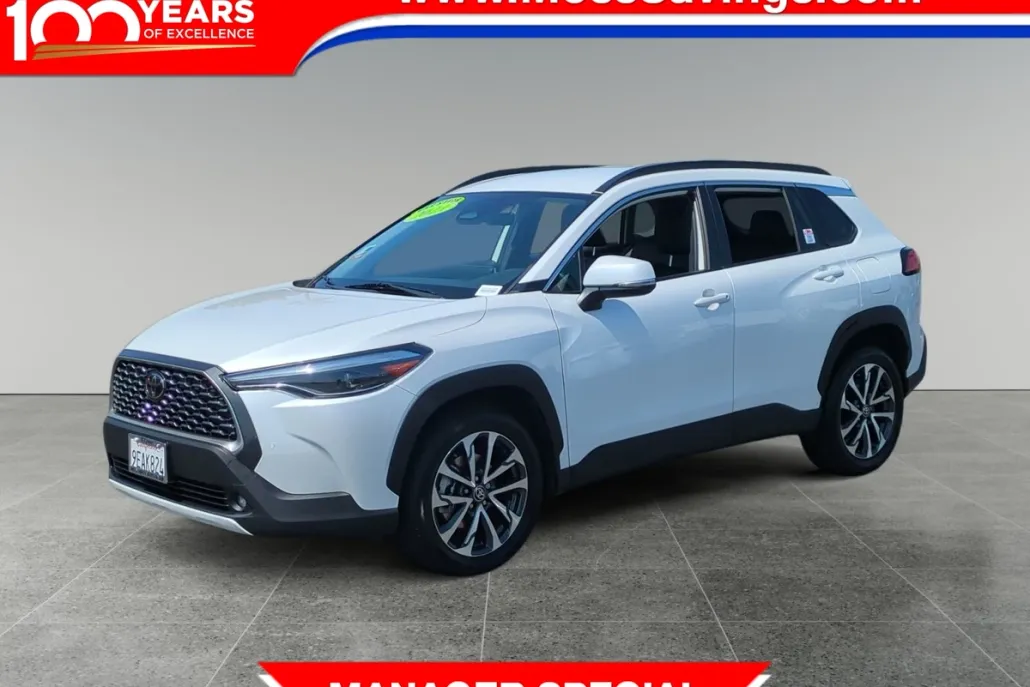 2023 Toyota Corolla Cross XLE photo 1