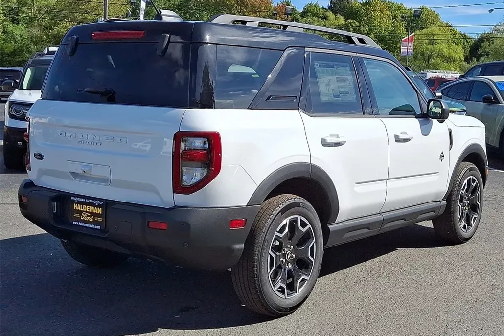 2025 Ford Bronco Sport Outer Banks photo 1
