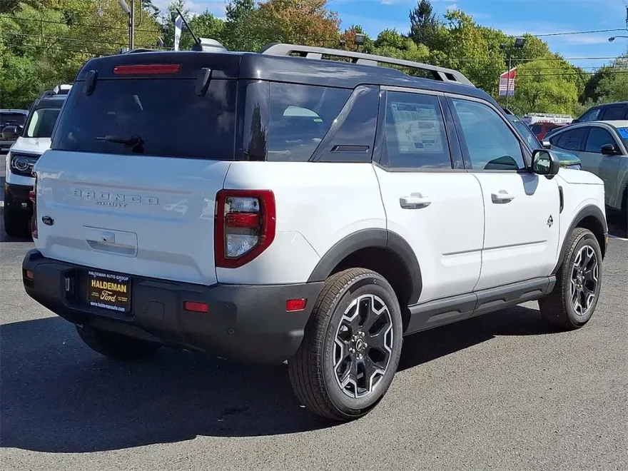 2025 Ford Bronco Sport Outer Banks photo 1