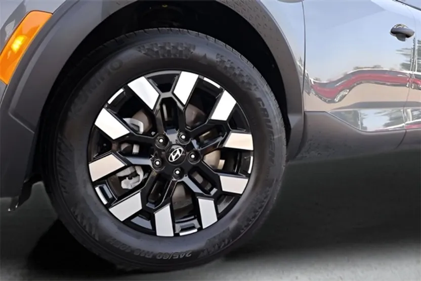 2025 Hyundai Santa Cruz SE photo 1