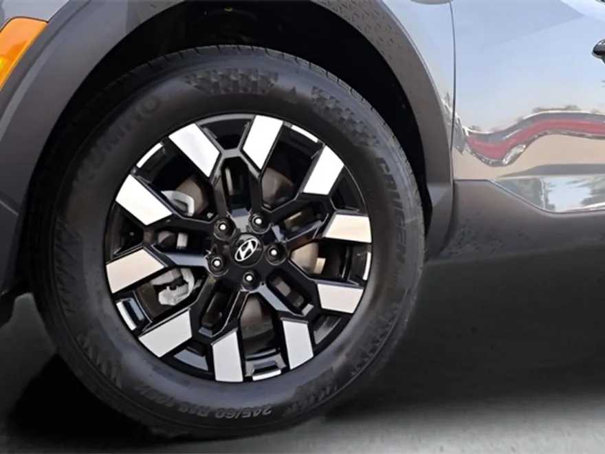 2025 Hyundai Santa Cruz SE photo 1