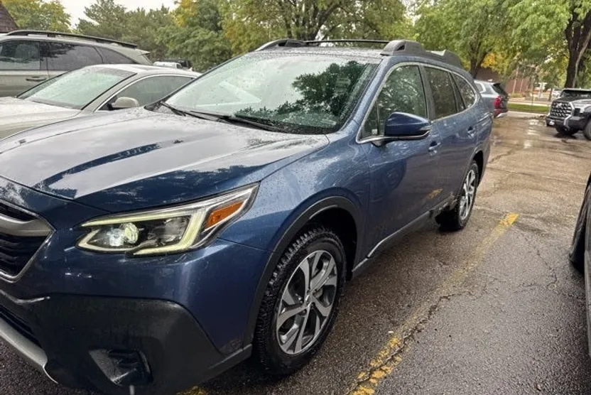 2022 Subaru Outback Limited photo 1