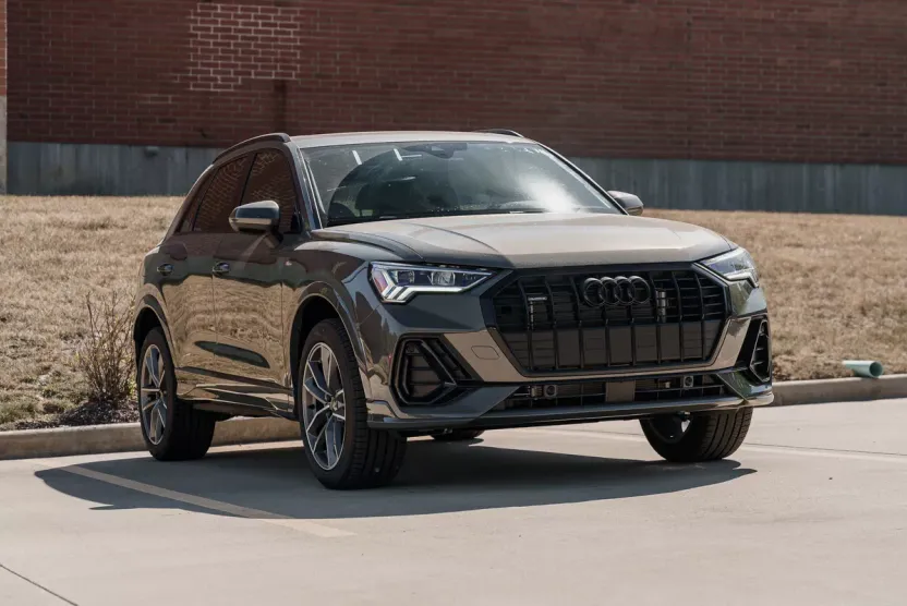 2025 Audi Q3 S line Premium photo 1