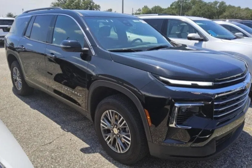 2025 Chevrolet Traverse photo 1