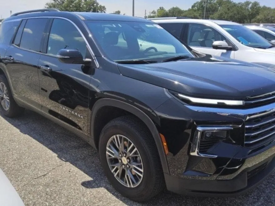2025 Chevrolet Traverse photo 1