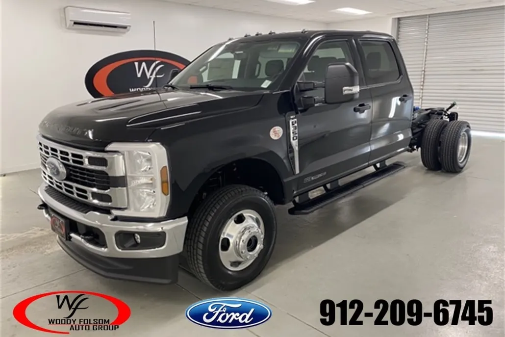 2025 Ford F-350 photo 1