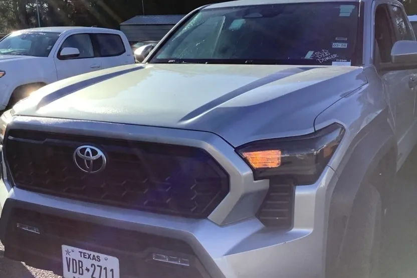2024 Toyota Tacoma TRD Off-Road photo 1
