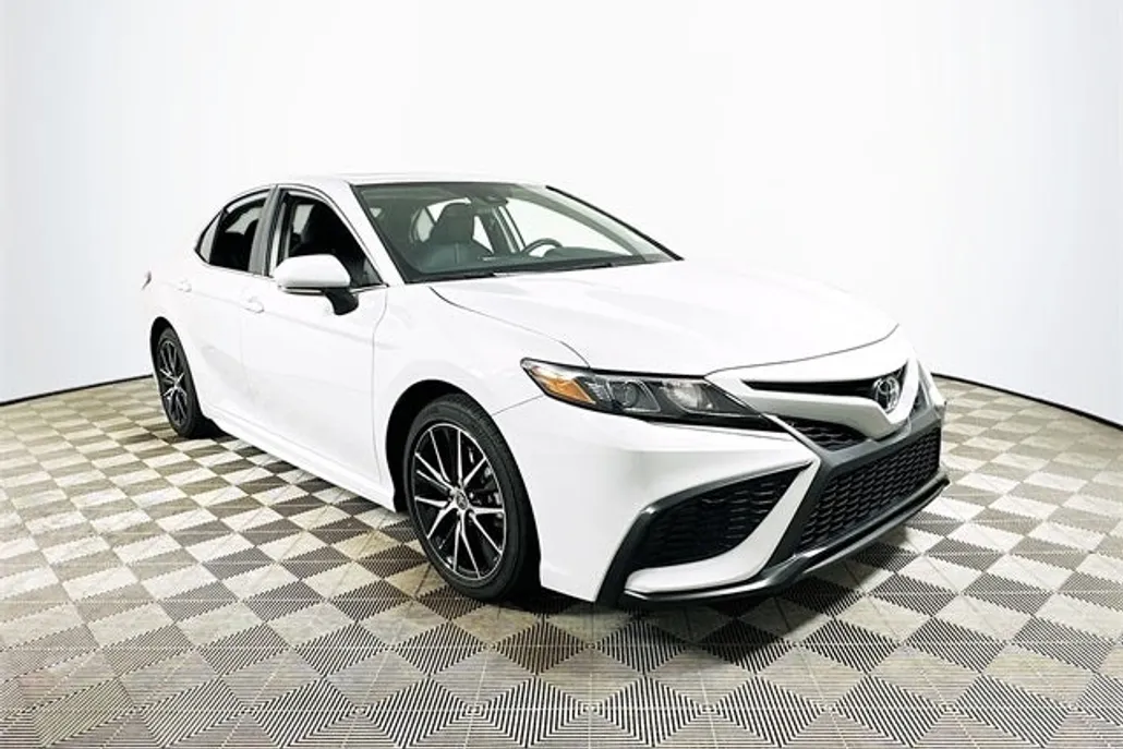 2024 Toyota Camry SE photo 1