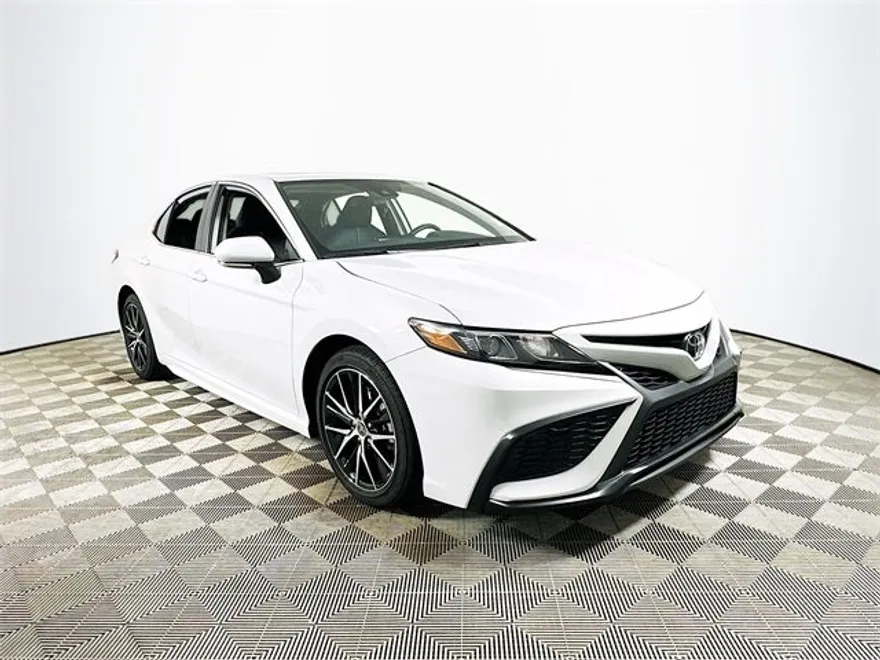 2024 Toyota Camry SE photo 1