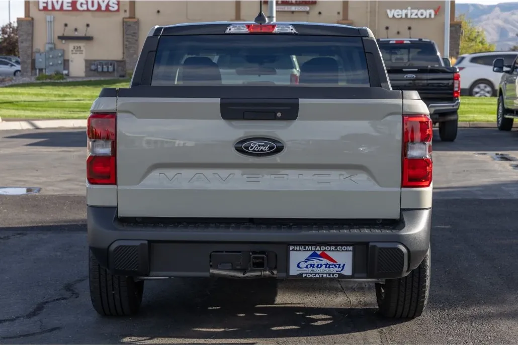 2025 Ford Maverick XLT photo 1