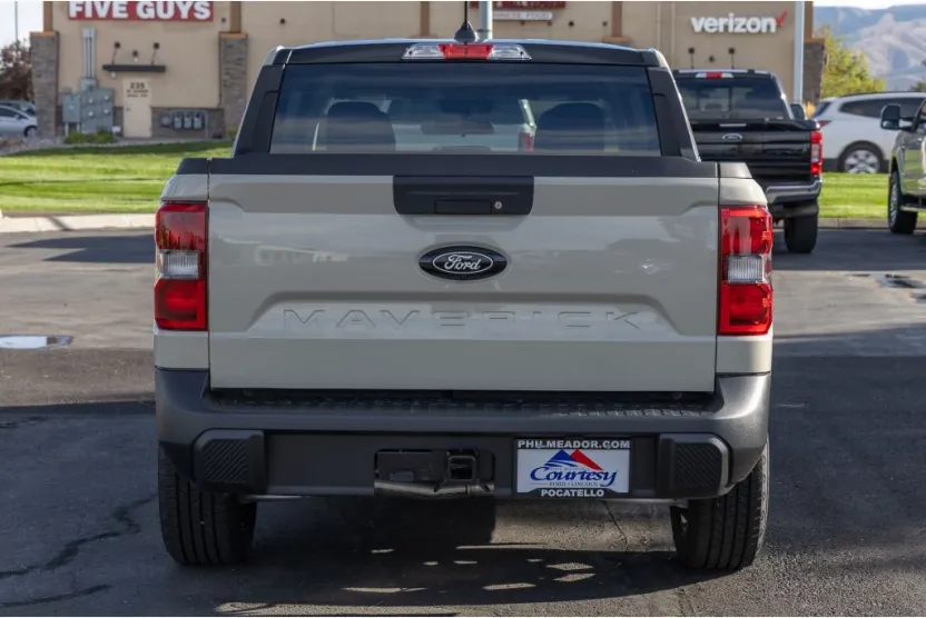 2025 Ford Maverick XLT photo 1