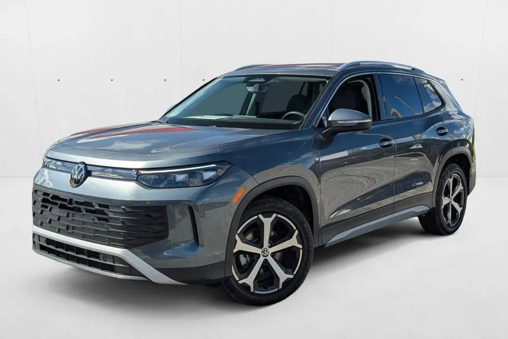 2025 Volkswagen Tiguan SE photo 1