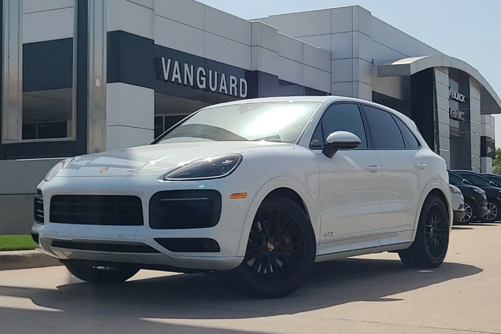 2022 Porsche Cayenne GTS photo 1