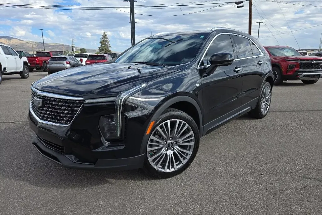 2024 Cadillac XT4 Premium Luxury photo 1