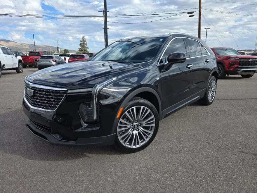 2024 Cadillac XT4 Premium Luxury photo 1