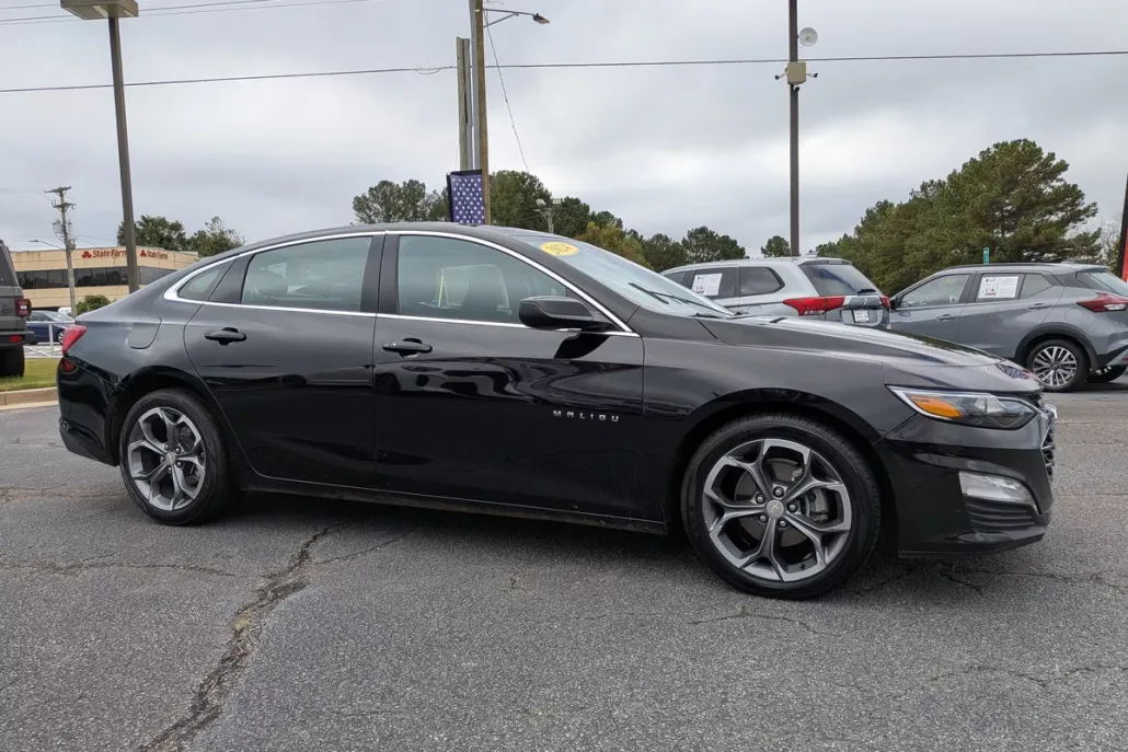 2024 Chevrolet Malibu 1LT photo 1