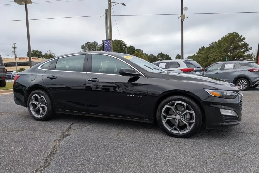 2024 Chevrolet Malibu 1LT photo 1