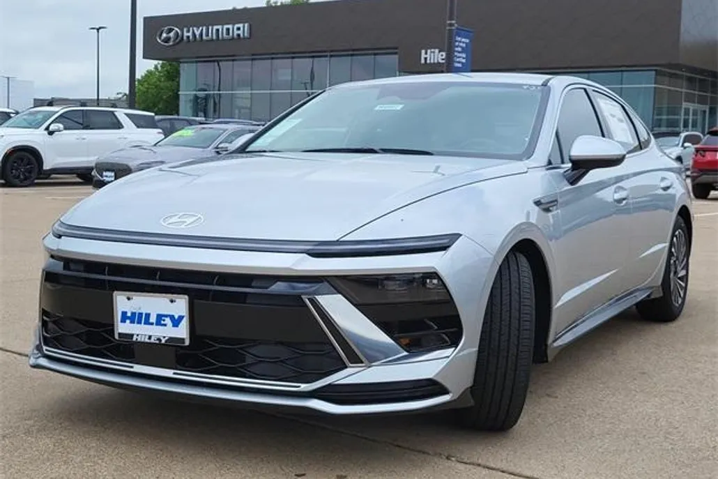 2025 Hyundai Sonata Hybrid SEL photo 1