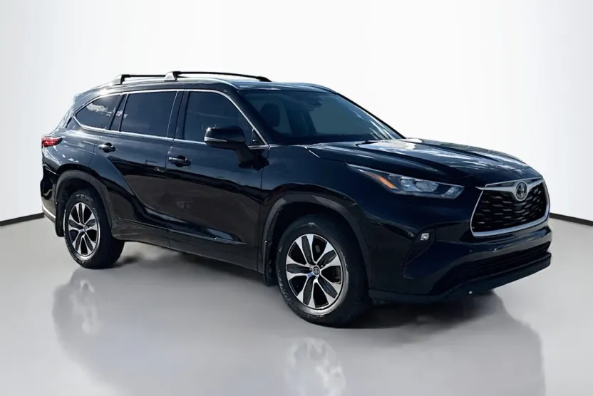 2020 Toyota Highlander XLE photo 1