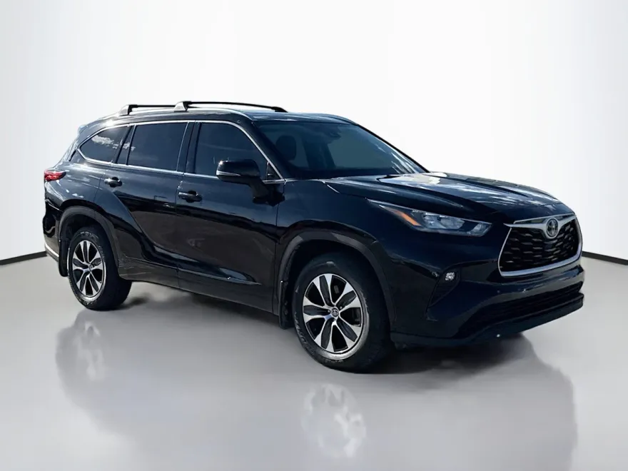 2020 Toyota Highlander XLE photo 1