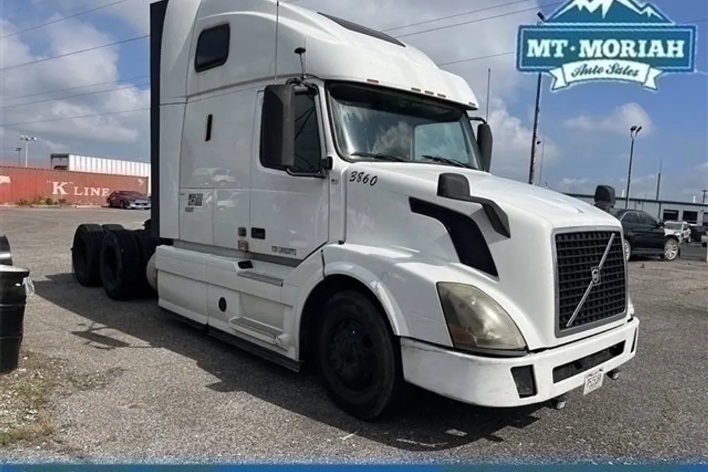 2016 Volvo Truck VNL photo 1