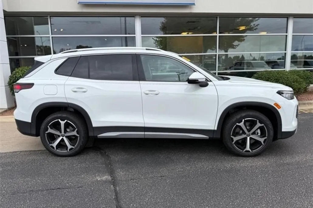 2025 Volkswagen Tiguan SE photo 1