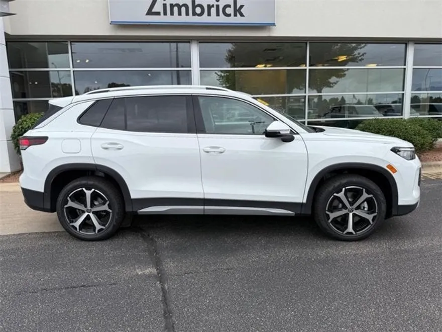 2025 Volkswagen Tiguan SE photo 1