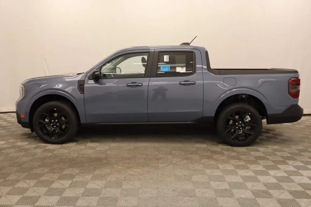 2025 Ford Maverick Lariat photo 1