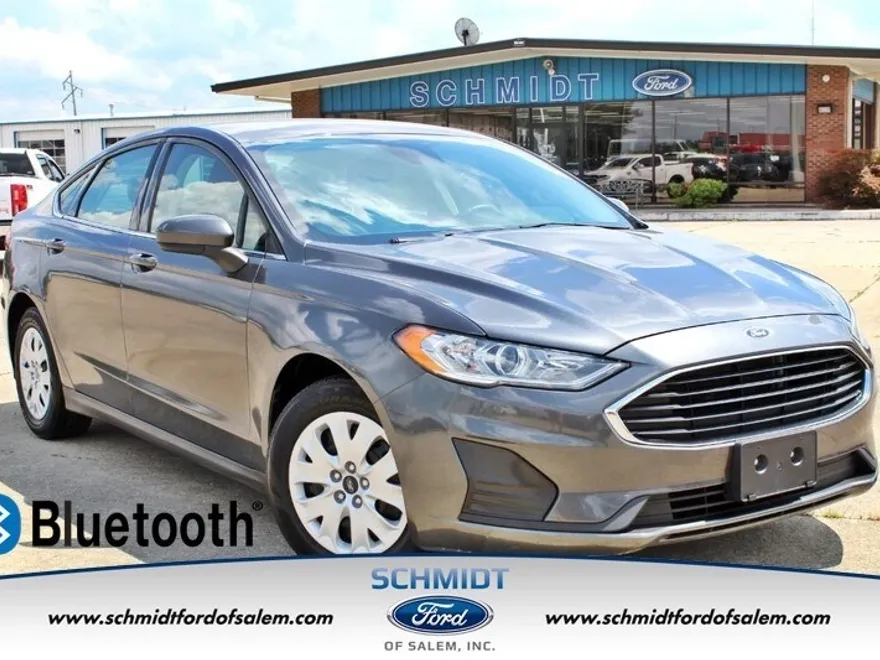 2020 Ford Fusion S photo 1
