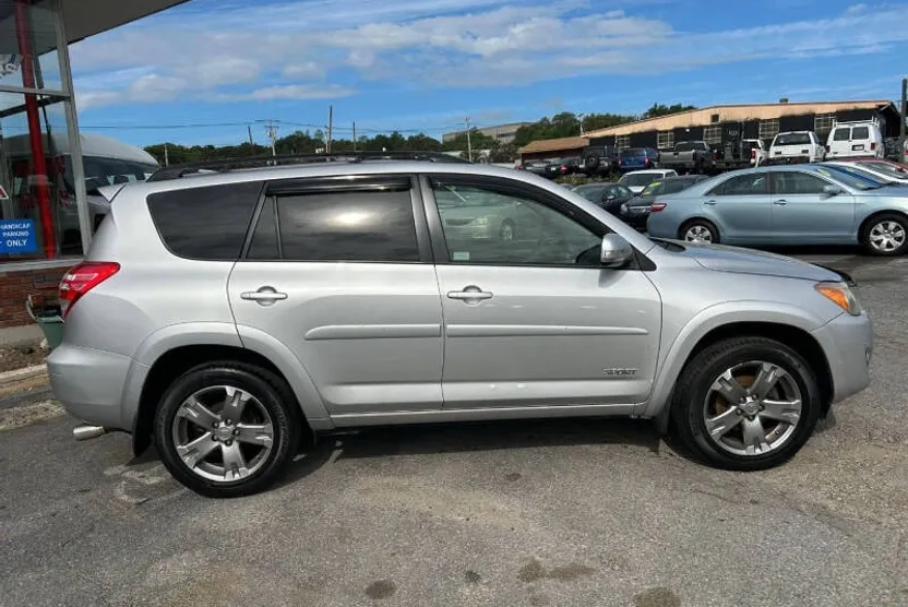 2009 Toyota RAV4 Sport photo 1