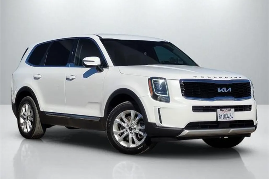 2022 Kia Telluride LX photo 1
