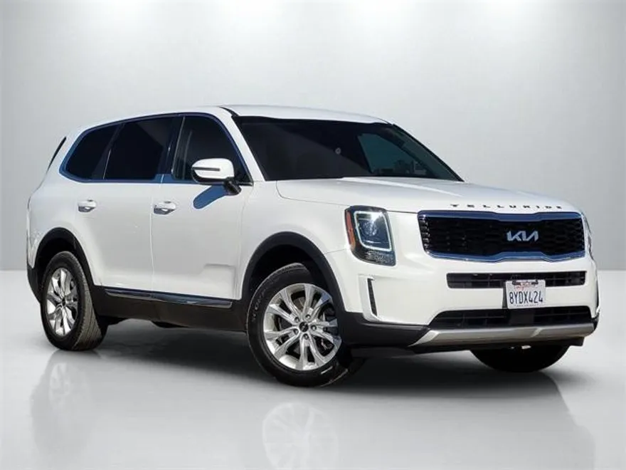 2022 Kia Telluride LX photo 1