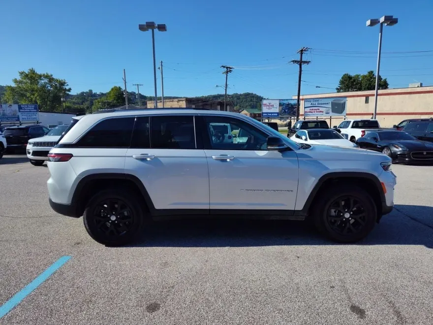 2022 Jeep Grand Cherokee Limited photo 1