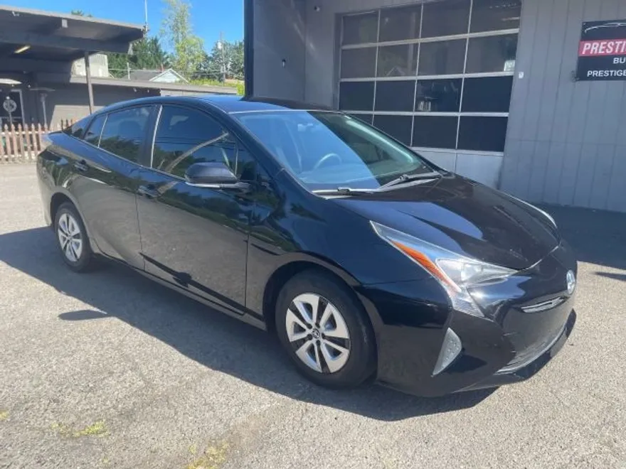 2016 Toyota Prius Two Eco photo 1