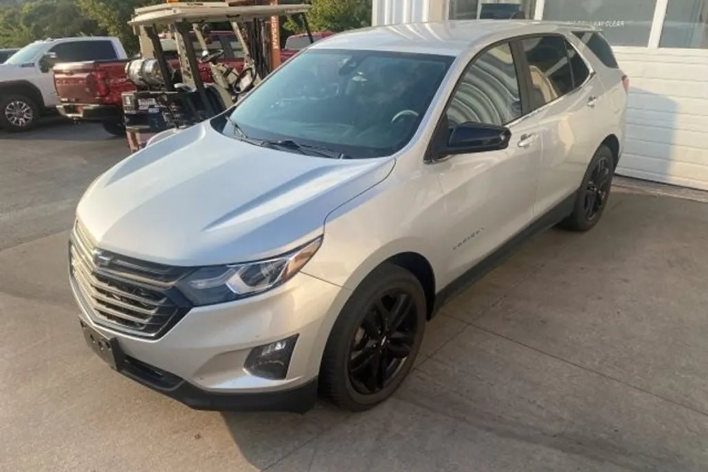 2021 Chevrolet Equinox LT photo 1