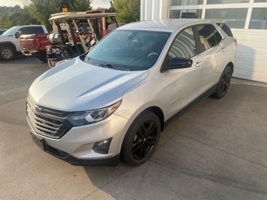 2021 Chevrolet Equinox LT photo 1