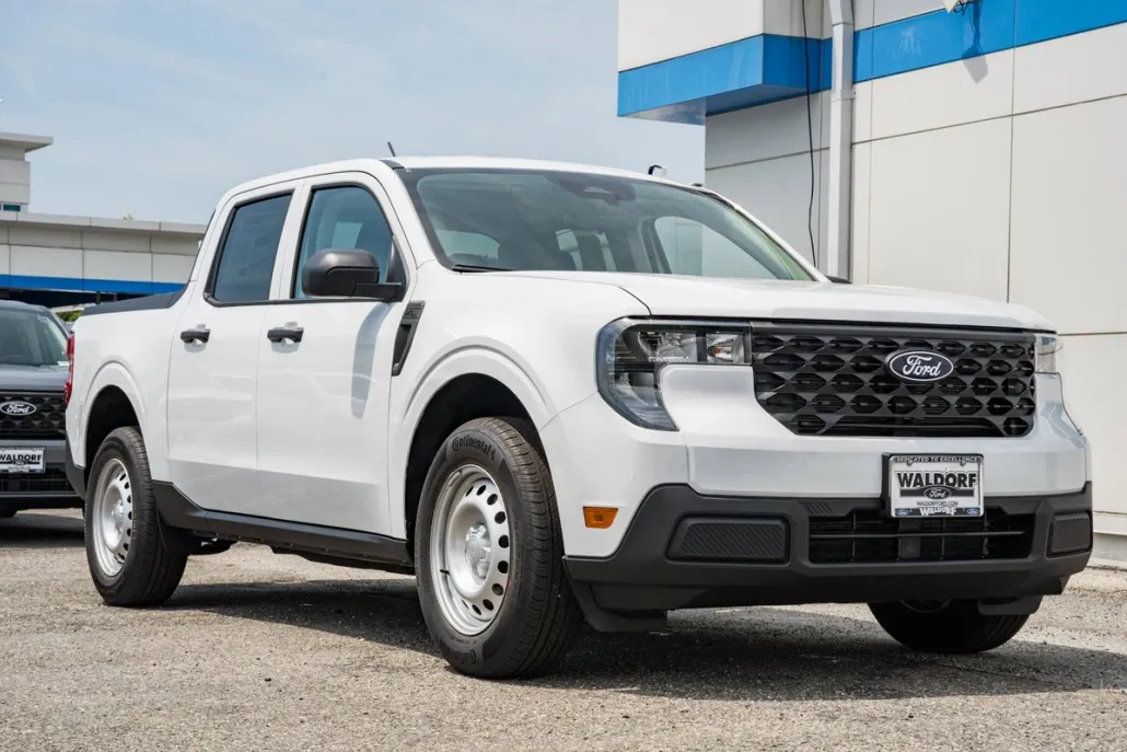 2025 Ford Maverick XL photo 1