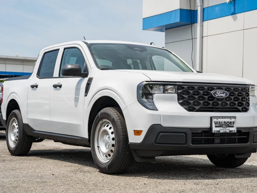 2025 Ford Maverick XL photo 1