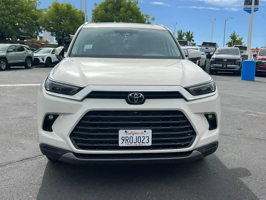 2024 Toyota Grand Highlander XLE photo 1