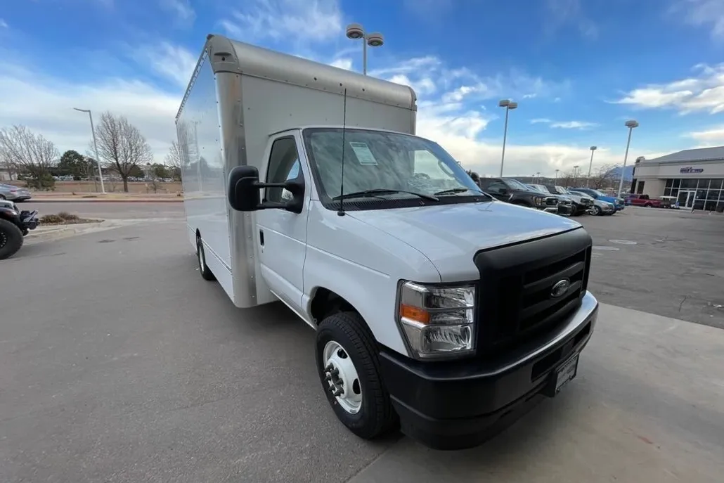 2024 Ford E-450 photo 1