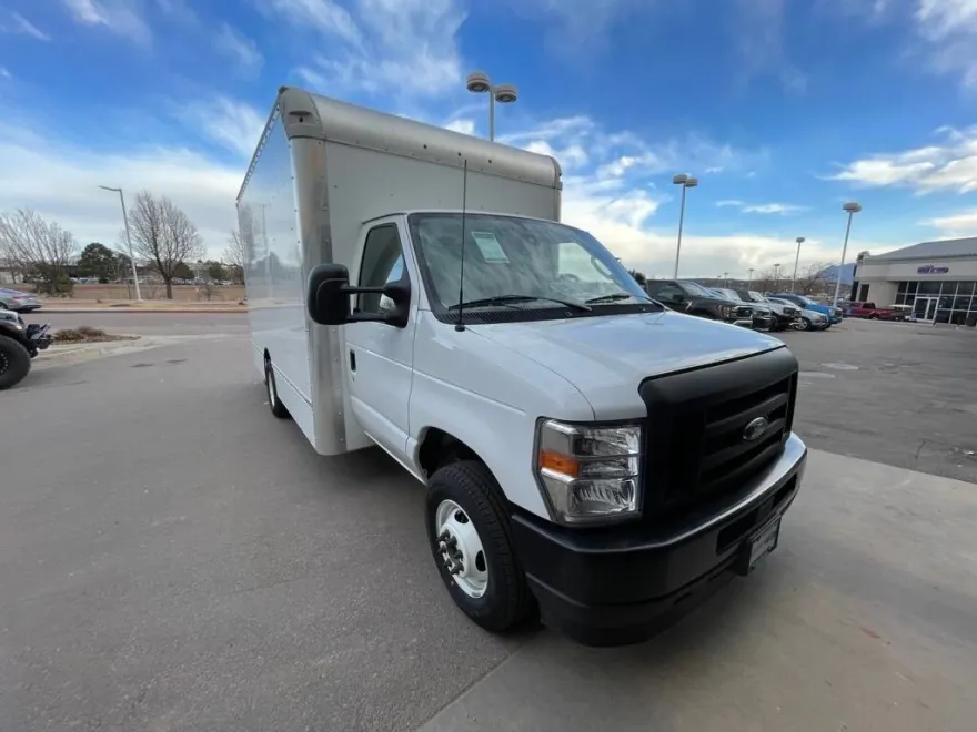 2024 Ford E-450 photo 1