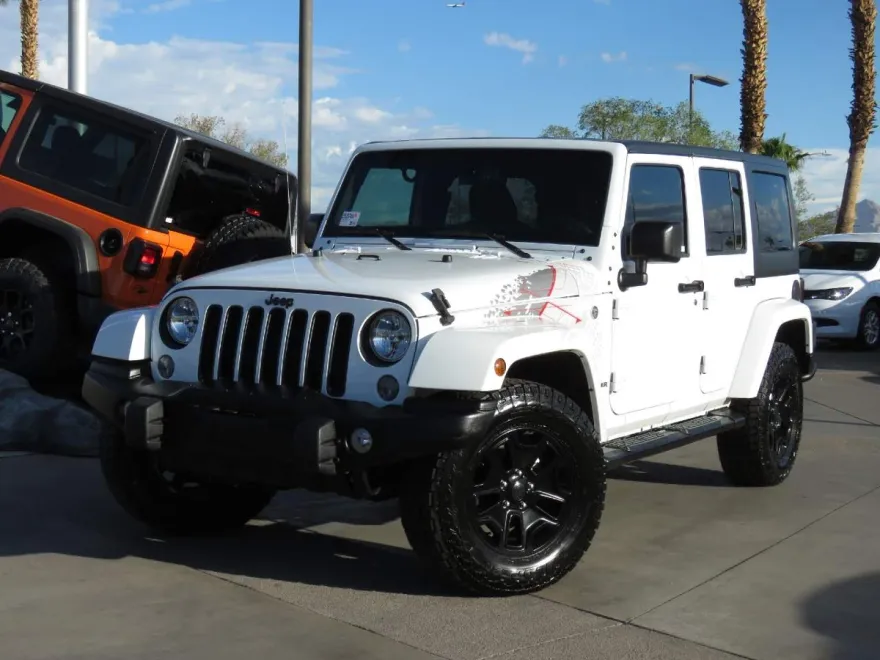 2016 Jeep Wrangler Unlimited Sahara photo 1
