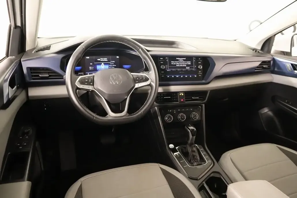 2023 Volkswagen Taos SE photo 1