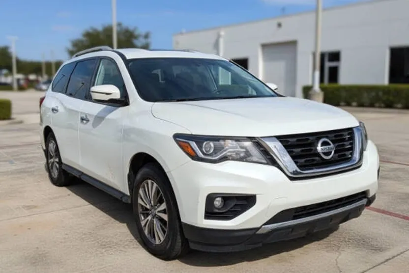 2018 Nissan Pathfinder SV photo 1
