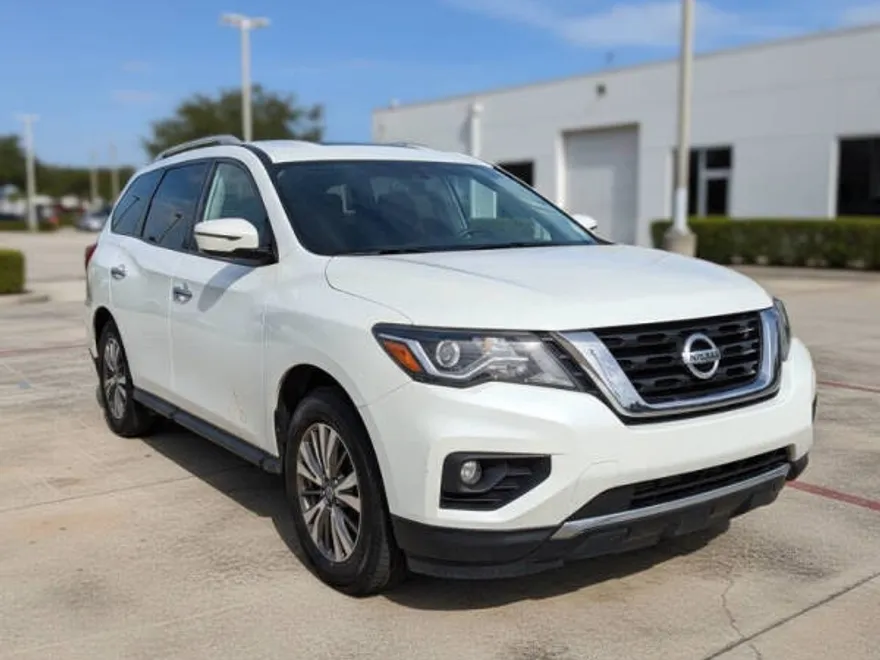 2018 Nissan Pathfinder SV photo 1