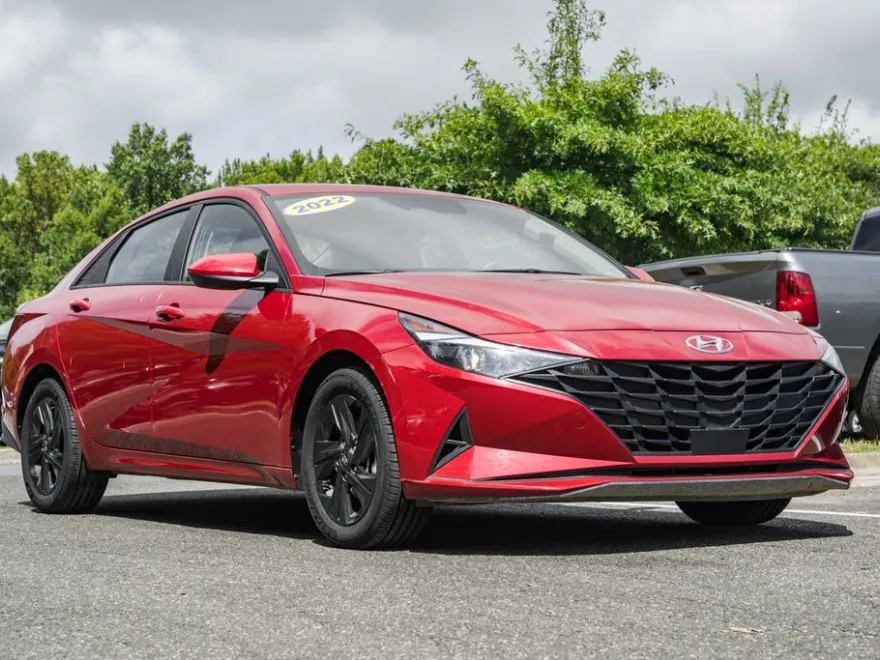 2022 Hyundai Elantra SEL Convenience photo 1
