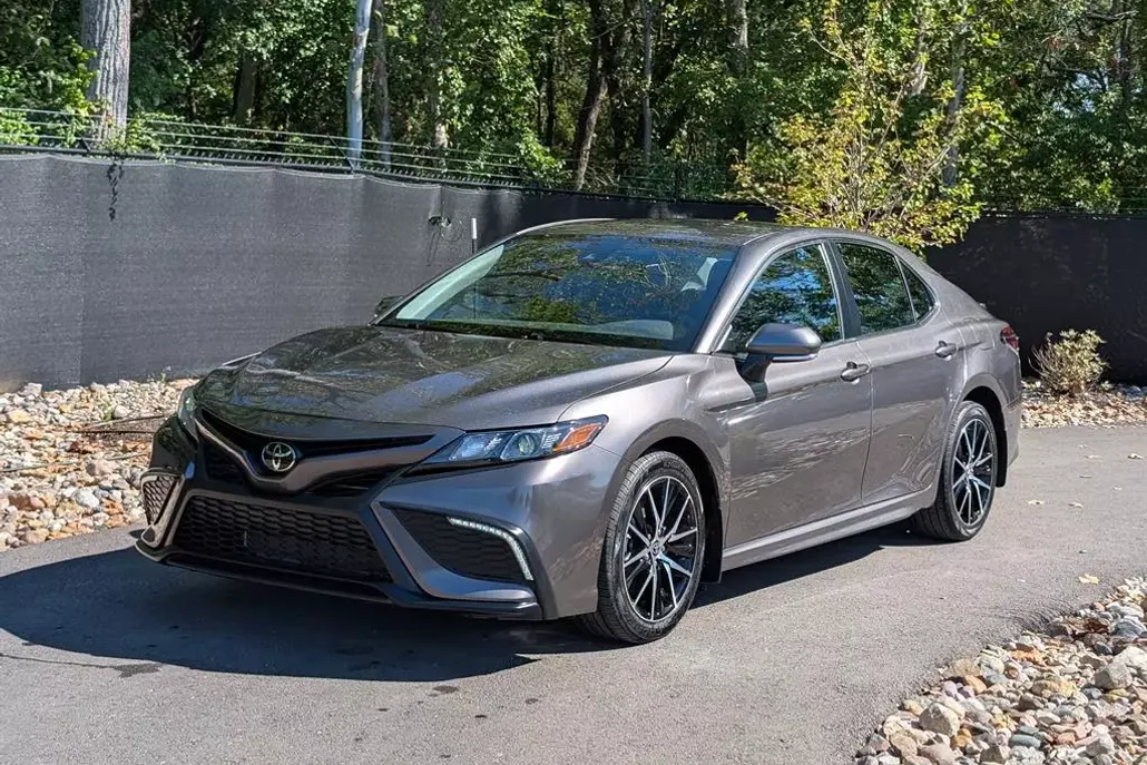 2023 Toyota Camry SE photo 1
