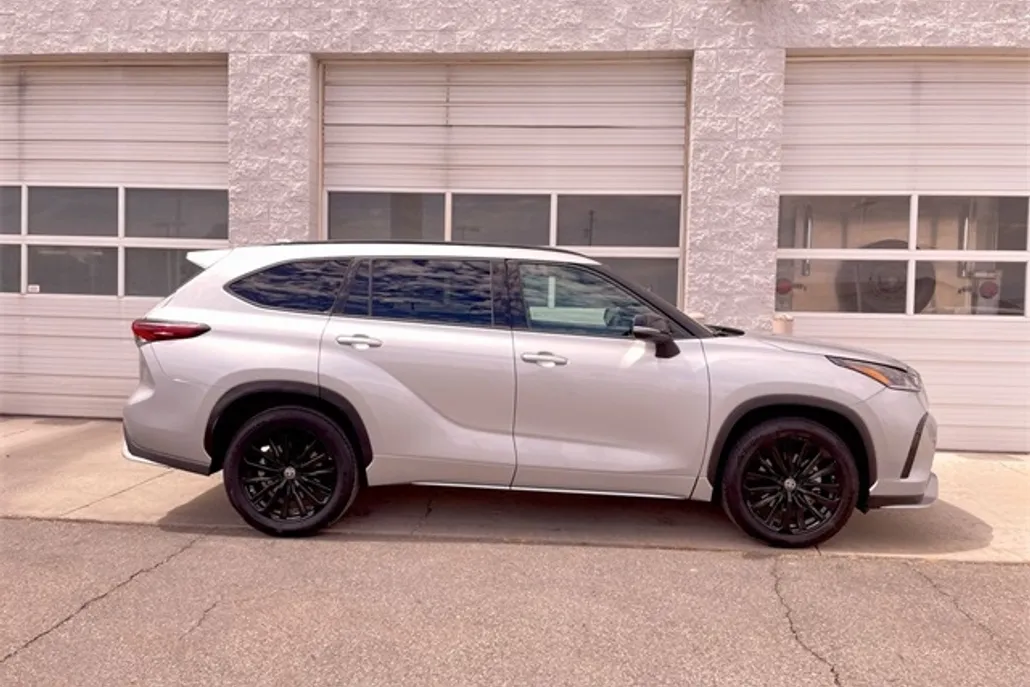 2024 Toyota Highlander XSE photo 1