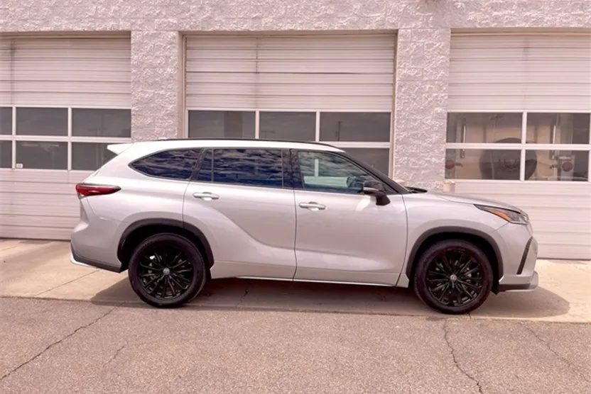 2024 Toyota Highlander XSE photo 1